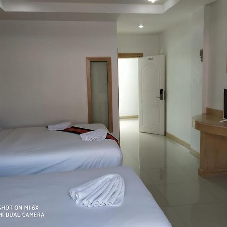 Red Sapphire Hotel Patong Buitenkant foto