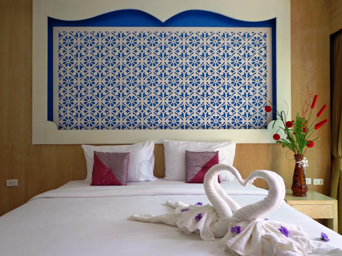 Red Sapphire Hotel Patong Buitenkant foto